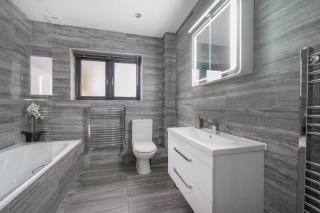 Large modern self contained apartment in Lymington - 8