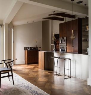 Spacious 3BR Top-Floor APT in Historic Old Town - 4