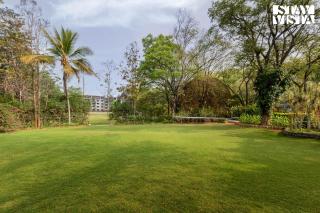 StayVista at Ananta - Breakfast Included & Basketball Court - 4