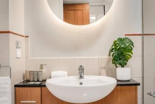 Modern CBD Studio w/ Balcony Views | Pool & Gym - 1