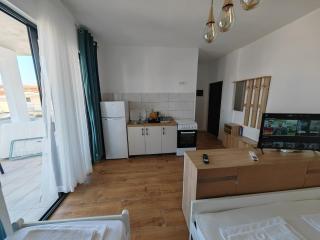 trokrevetni apartman 4 - 6