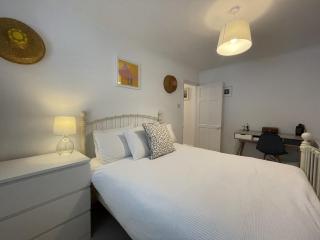 Secluded Garden Sanctuary in Charming Clifton Village - 6