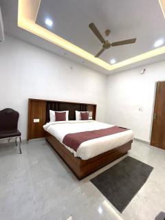 Hotel Girraj Stay Inn - 5