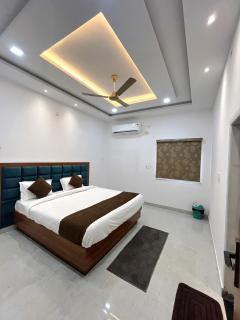 Hotel Girraj Stay Inn - 4