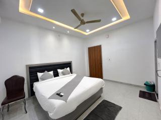Hotel Girraj Stay Inn - 9