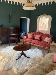 Architectural 5 bedroom house in woodland setting - 8