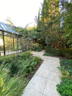 Architectural 5 bedroom house in woodland setting - 2