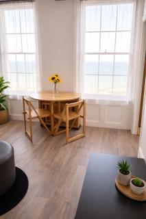 Stylish Seaview Apartments - Modern Retreat - 2