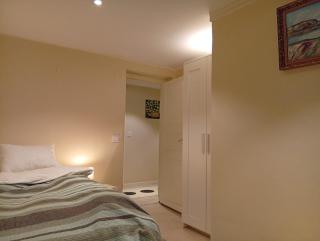 Spacious apt 3 sleeping areas & private entrance - 8