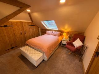 Detached property, beams, hot tub large garden - 7