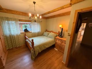 Detached property, beams, hot tub large garden - 6