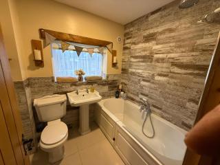 Detached property, beams, hot tub large garden - 4