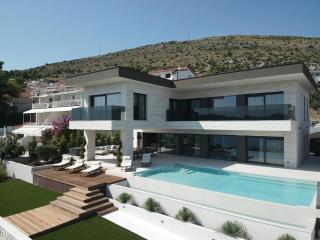 Luxury Beachfront Villa Malia with pool and jacuzzi in Seget Donji - Trogir - 0