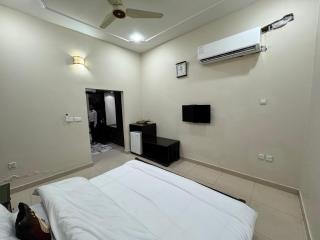 Midway Hotel & Restaurant - 1