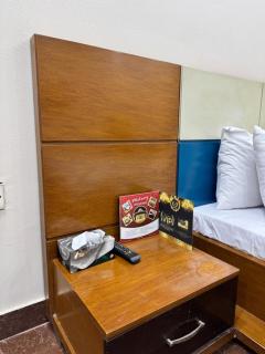 Midway Hotel & Restaurant - 8