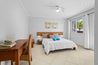 Den Laman Shark spacious Oceanview apartment - 2