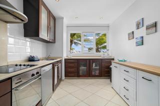 Den Laman Shark spacious Oceanview apartment - 6