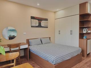 Serene Studio Modern Comfort in Local Alley - 8