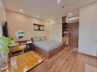 Serene Studio Modern Comfort in Local Alley - 4