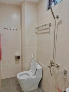 Serene Studio Modern Comfort in Local Alley - 2