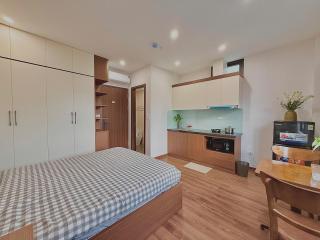 Serene Studio Modern Comfort in Local Alley - 1