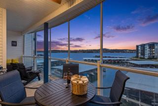 2B 2B Lake View Pool Hot Tub - 0