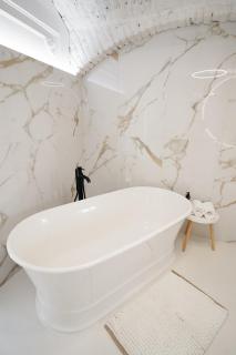 Vaulted Luxury Retreat - 4