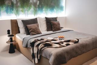 Vaulted Luxury Retreat - 9