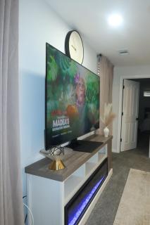 Brand New 2BR Guest Suite Private Entry - 5