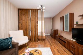 Chic Urban Hideaway with Natural Wood Charm - 4