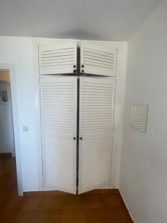 Beachfront 2BR Apartment with Pool, Sea View and Free Parking - 4