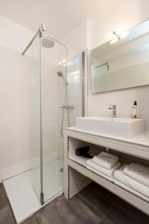 Appartements T1 ou T2, rue zevaco maire, Citadelle, plage St François - 4