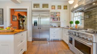 Secluded Estate • Optional Guest House Pond Playroom Gym Theater Sunny Pond by AvantStay -  - 3