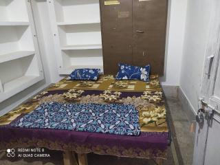 Shri Bankey Bihari Yatri Niwas Homestay - 1