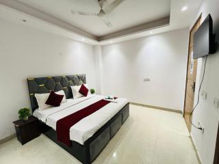 Hotel Fantastic DLF Avenue - Malviya Nagar - 2