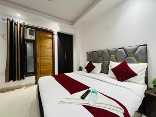 Hotel Fantastic DLF Avenue - Malviya Nagar - 1