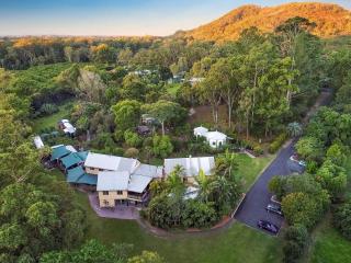 Glass House Mountains Ecolodge - 8