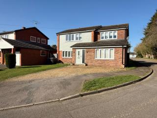 Spacious modern detached house in eye near A140 in the town centre - 3