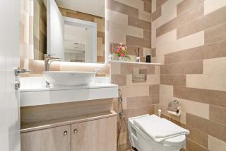 Stylish 1BR in Palm Jumeirah with Rooftop Pool - Dubai - 2