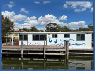Mandurah Houseboat Just Chillin - 7