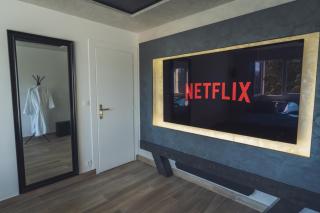 La Suite Interstellar - Cinéma Room & Balnéo - 6