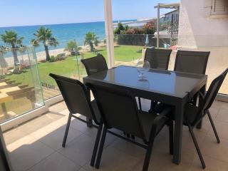 Seafront Escape Apartment - 7