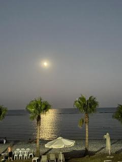 Seafront Escape Apartment - 2