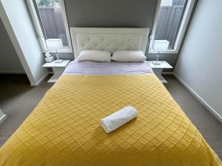 Stylish 4 Bedroom Family Home in Tarneit - Walk to Station and Tarneit Central - 3