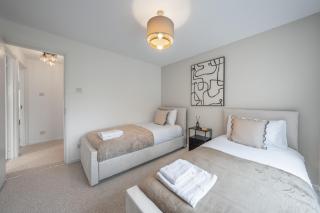 5 BR House Ideal for Contractors & Free Parking - 3