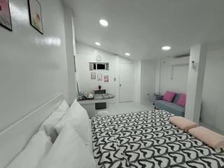 Pinkys Guest House - 3