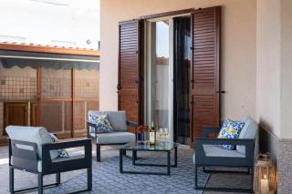 Sicily Mistral Beachfront Villa Sunbeds Included - 5