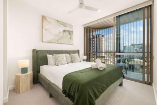 Brand New 3BR Apartment 2 Carparks City View - Gold Coast - 3