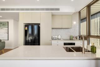 Brand New 3BR Apartment 2 Carparks City View - Gold Coast - 5