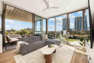 Brand New 3BR Apartment 2 Carparks City View - Gold Coast - 4